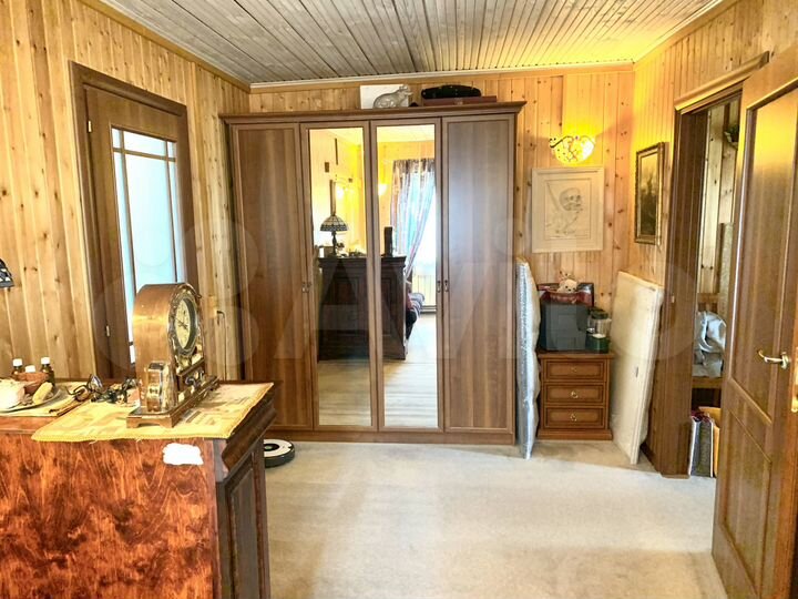 Дом 220 м² на участке 9,5 сот.