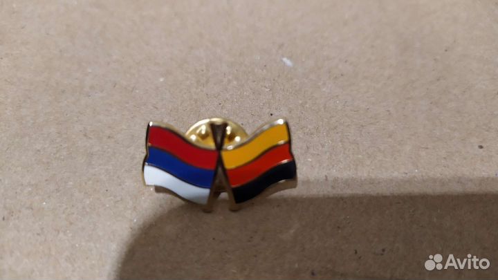 Нагрудный значок