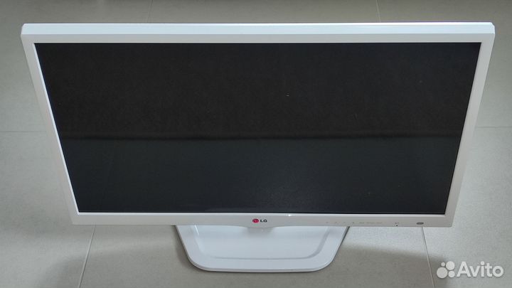 Корпус белого телевизора 29