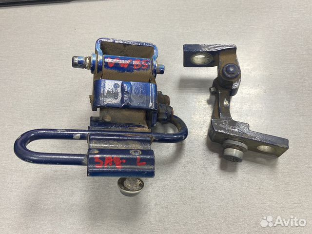 Петля двери Vw passat B5 задняя левая 3B4833411B