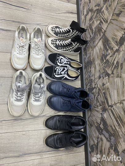 Кроссовки женские