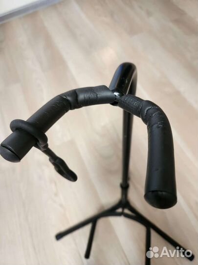 Гитарная стойка roxtone