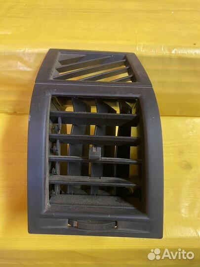 Дефлектор воздуховода левый chrysler 300 c