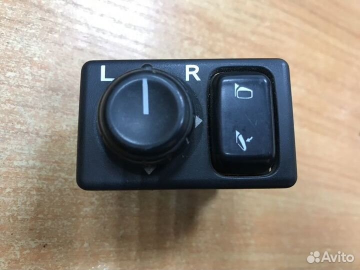 Блок управления зеркалами Nissan Cefiro A33 с1998