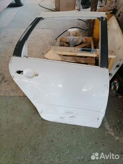 Продам дверь заднюю правую