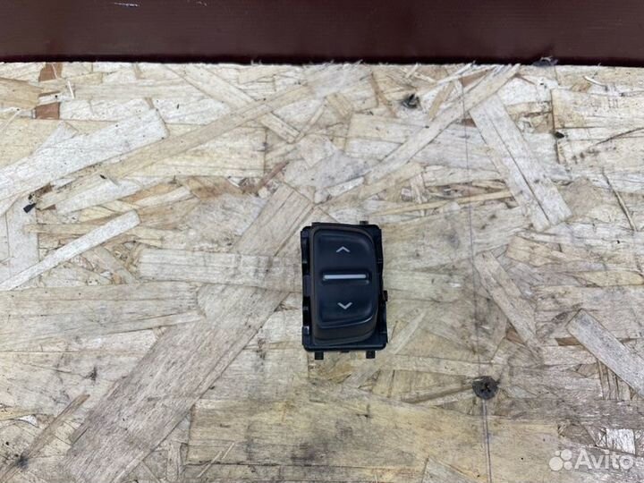 Кнопка стеклоподъемника Renault Logan