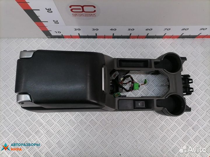 Подлокотник Land Rover Discovery 3 2006 LR016757