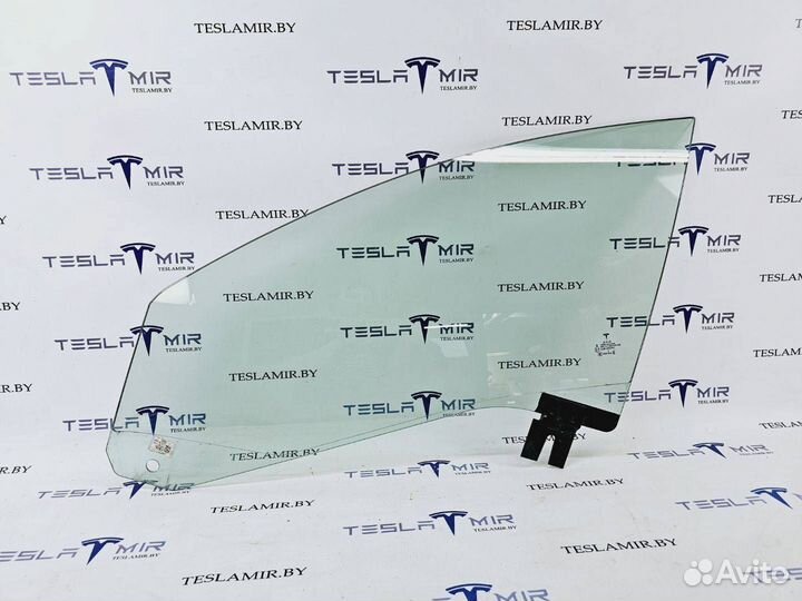 Стекло двери передней левой Tesla Model S