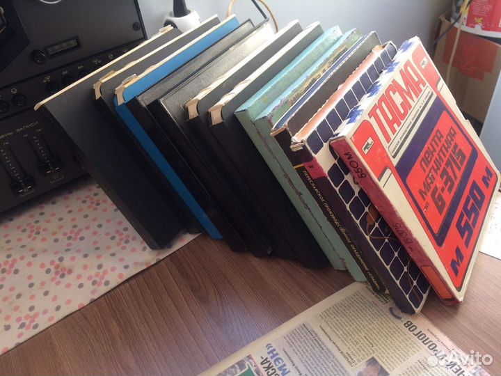 Магнитная лента катушки с записью