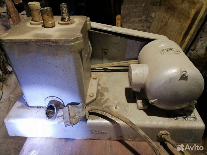 Старинный прибор очистки масла