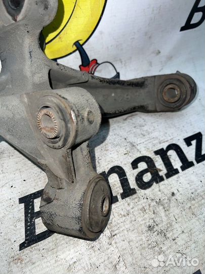 Кулак поворотный задний правый Toyota Camry 40