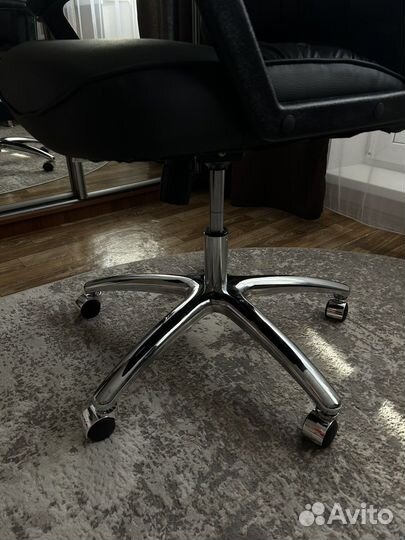 Офисное Кресло бюрократ новое