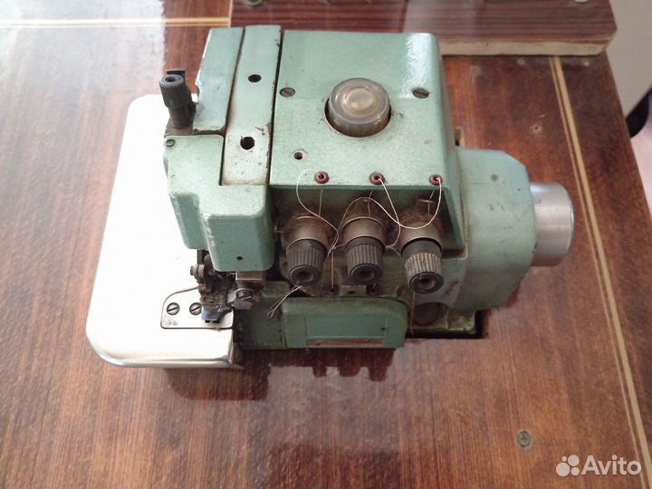 Промышленный трикотажный оверлок