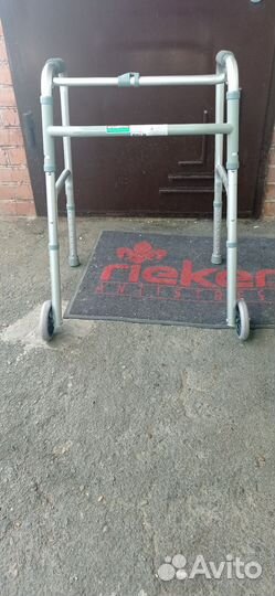 Ходунки для взрослых на колесах