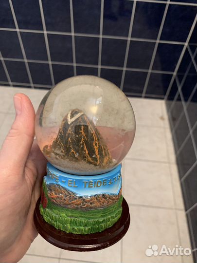 Стеклянный снежный шар города