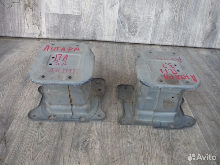 Кронштейн усилителя переднего бампера opel Antara