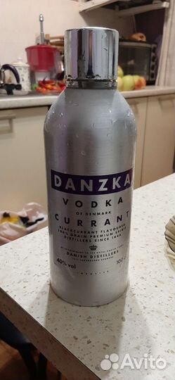Бутылка из-под элитного алкоголя, водка Danzka