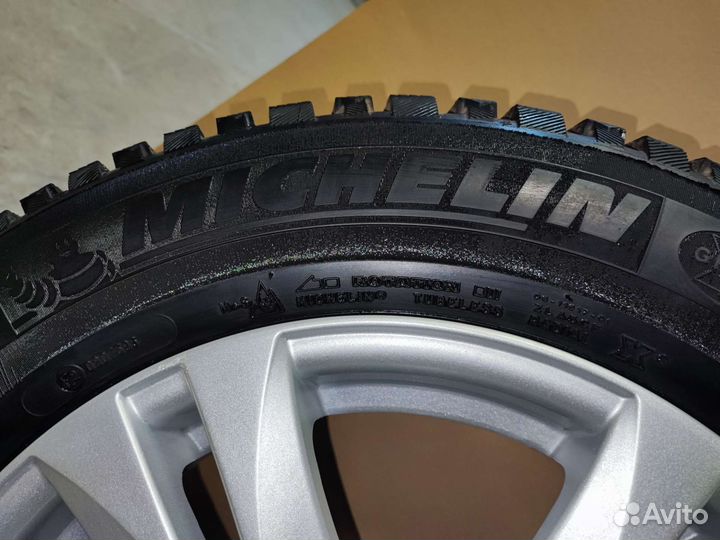 Michelin X-Ice 3 215/65 R16 22