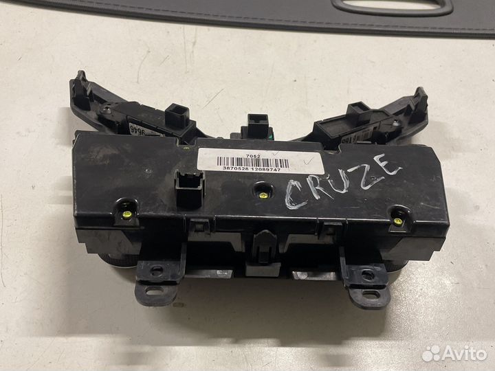 Блок управления отопителем Chevrolet Cruze