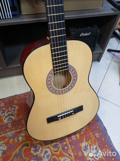 Гитара классическая с дефектом