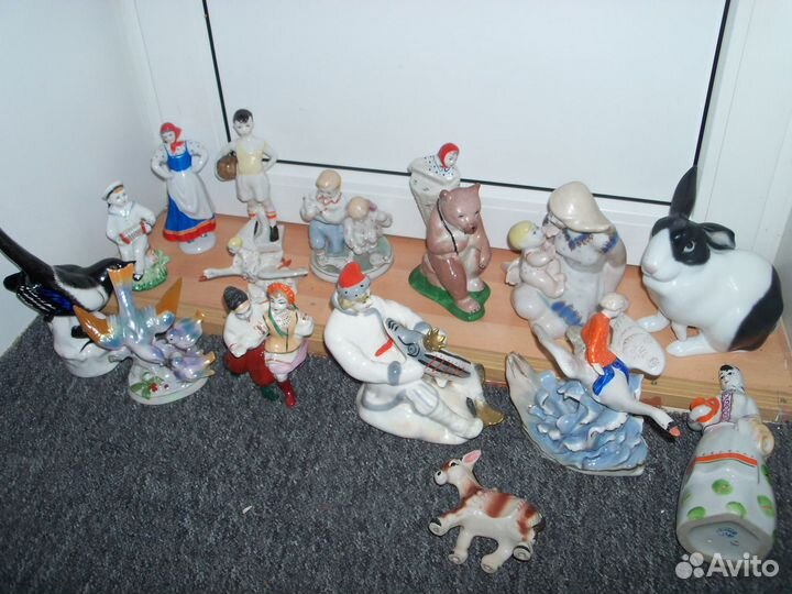 Графин парусник и статуэтки