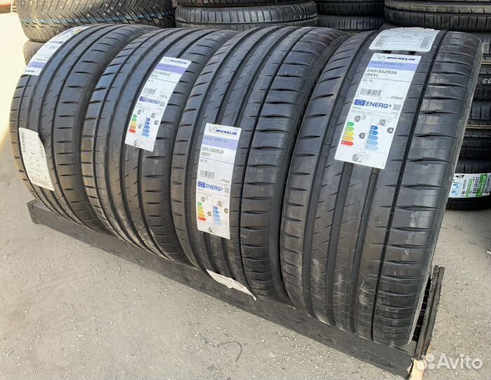 Michelin Pilot Sport 4 S 245/35 R20 и 275/30 R20 95Y