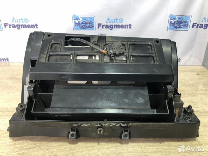 Бардачок Vw Passat B6 BMP 2.0 2006