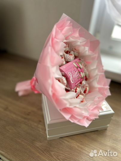 Съедобный букет из Rafaello и чая на 8 марта