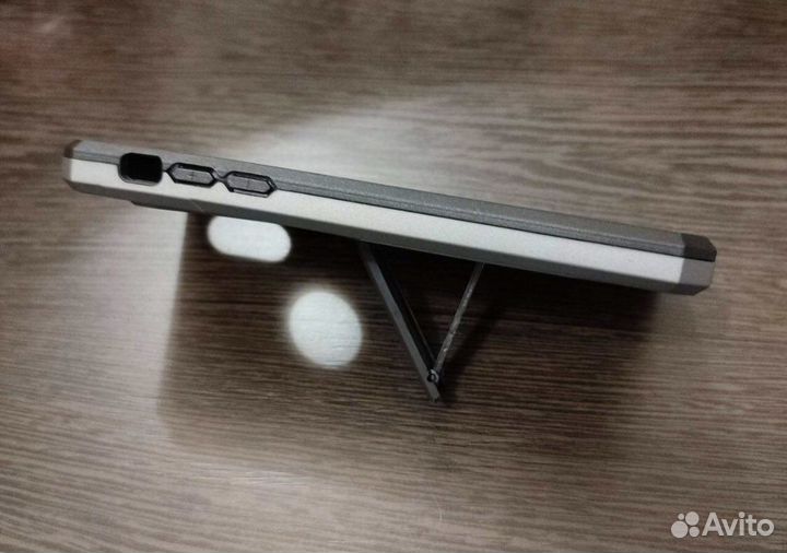 Противовоударный чехол на iPhone X