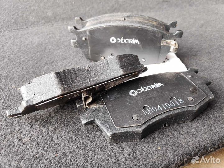 Продам передние колодки