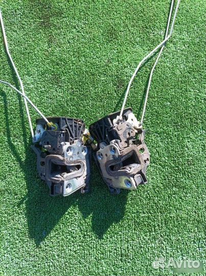 Замок двери задний Renault Logan 2017