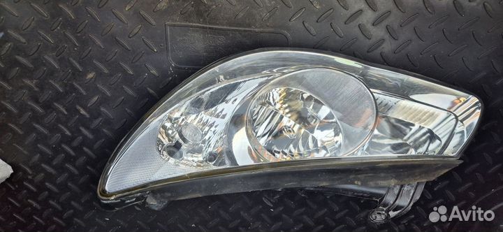 Продам левую фару hyundai elantra HD 4