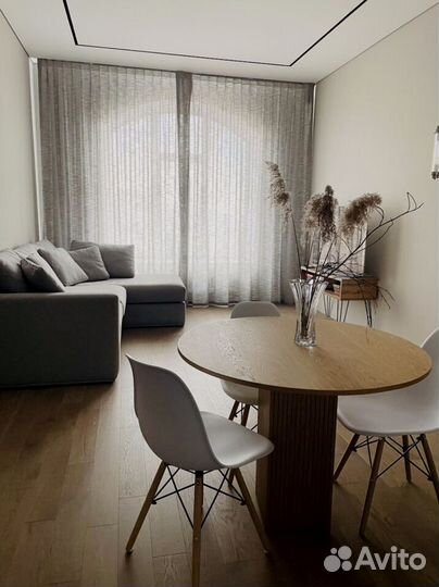 Деревянный круглый обеденный стол