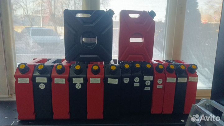 Канистра 10 литров GKA черная/красная