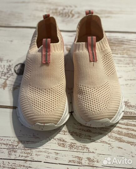 Кроссовки облегченные