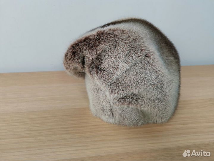 Женские меховые шапки