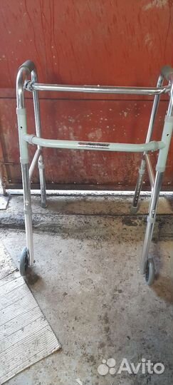 Ходунки для взрослых на колесах