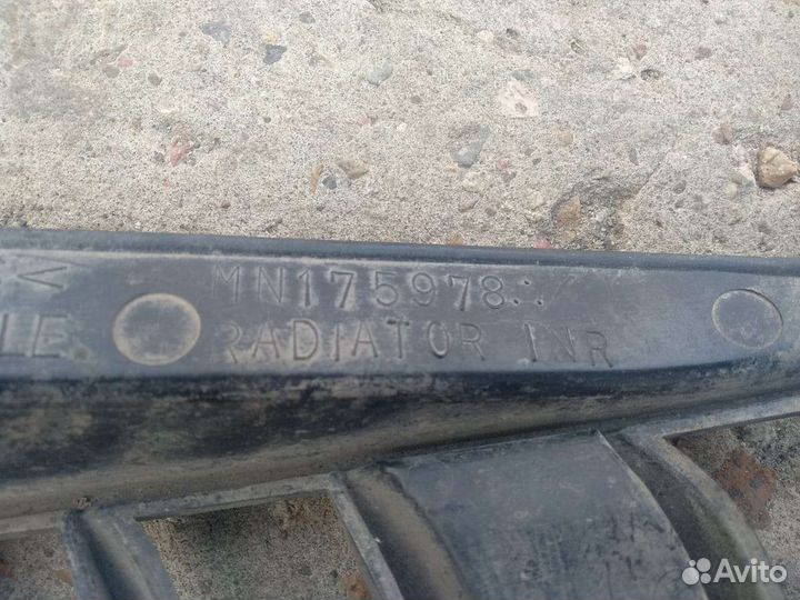 Решетка радиатора mitsubishi outlander 1