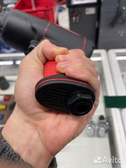 Пневматический гайковерт на 1/2