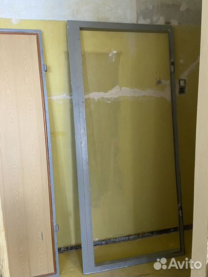 Дверь входная б/у