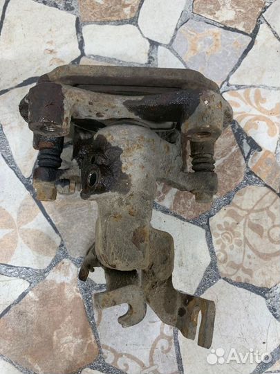 Суппорт тормозной задний Mazda 6 седан 2.0 LF 2005