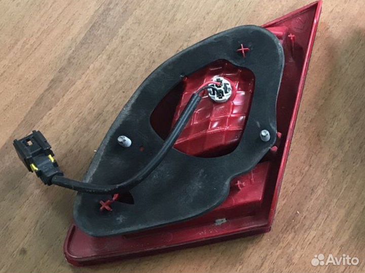 Задний левый фонарь внутренний Peugeot 408