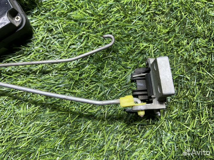 Замок двери Opel Astra-H