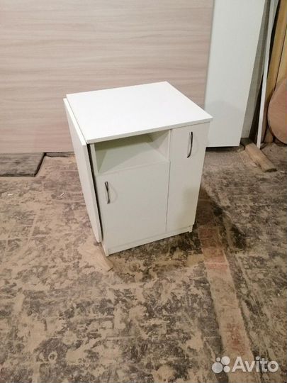 Маникюрные столы