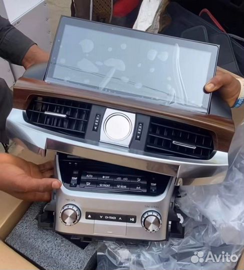 Штатная мультимедиа в стиле LX570 для TLC200