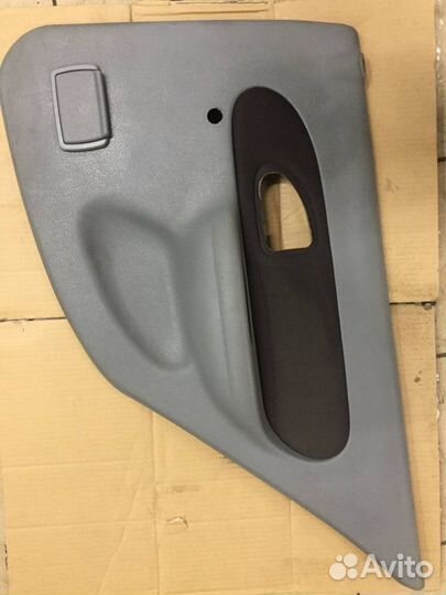 Обшивка задгней правой двери Renault Symbol