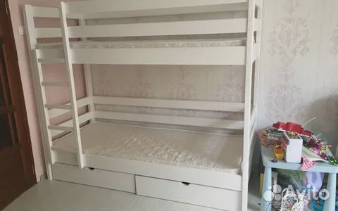 Двухъярусная кровать из массива