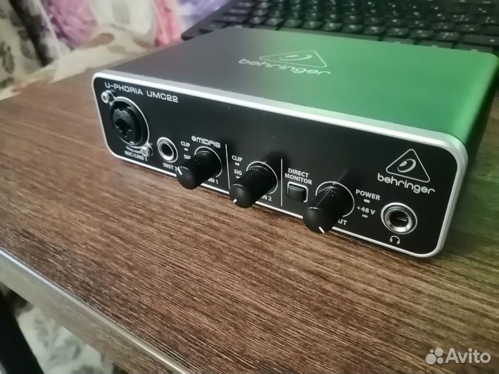 Внешняя звуковая карта Behringer umc22