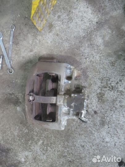 Суппорт задний левый Mercedes-Benz A9424204991