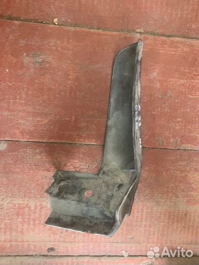 Брызговик передний левый Maxima A33